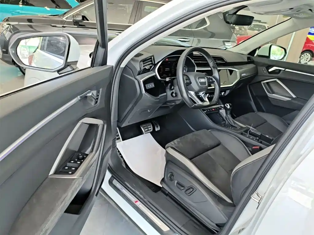 Audi Q3 2023 — фото 16