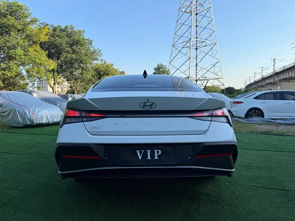 Hyundai Elantra 2023