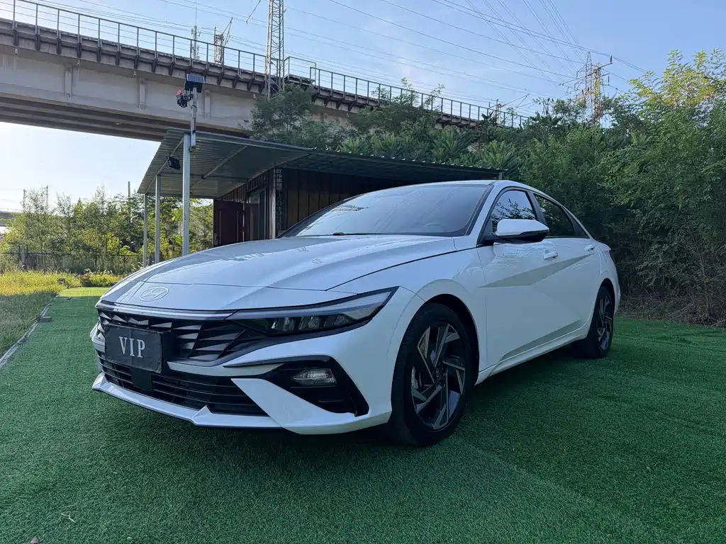 Hyundai Elantra 2023