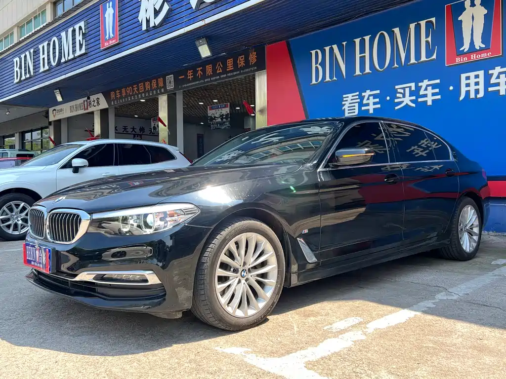 BMW 5 Series 2019 — фото 25