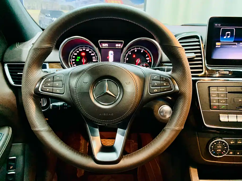 Mercedes-Benz GLS 2018 — фото 12