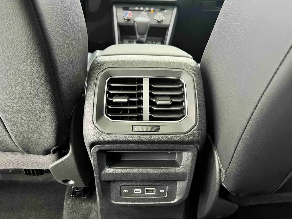 Volkswagen Tiguan L 2023 — фото 14