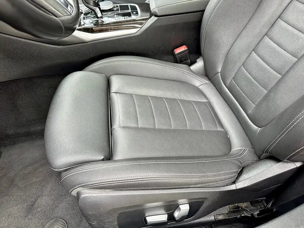 BMW 3 Series 2019 — фото 11