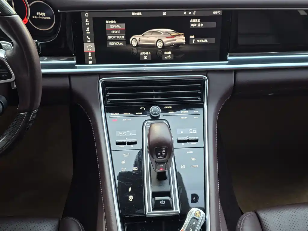 Porsche Panamera 2017 — фото 15