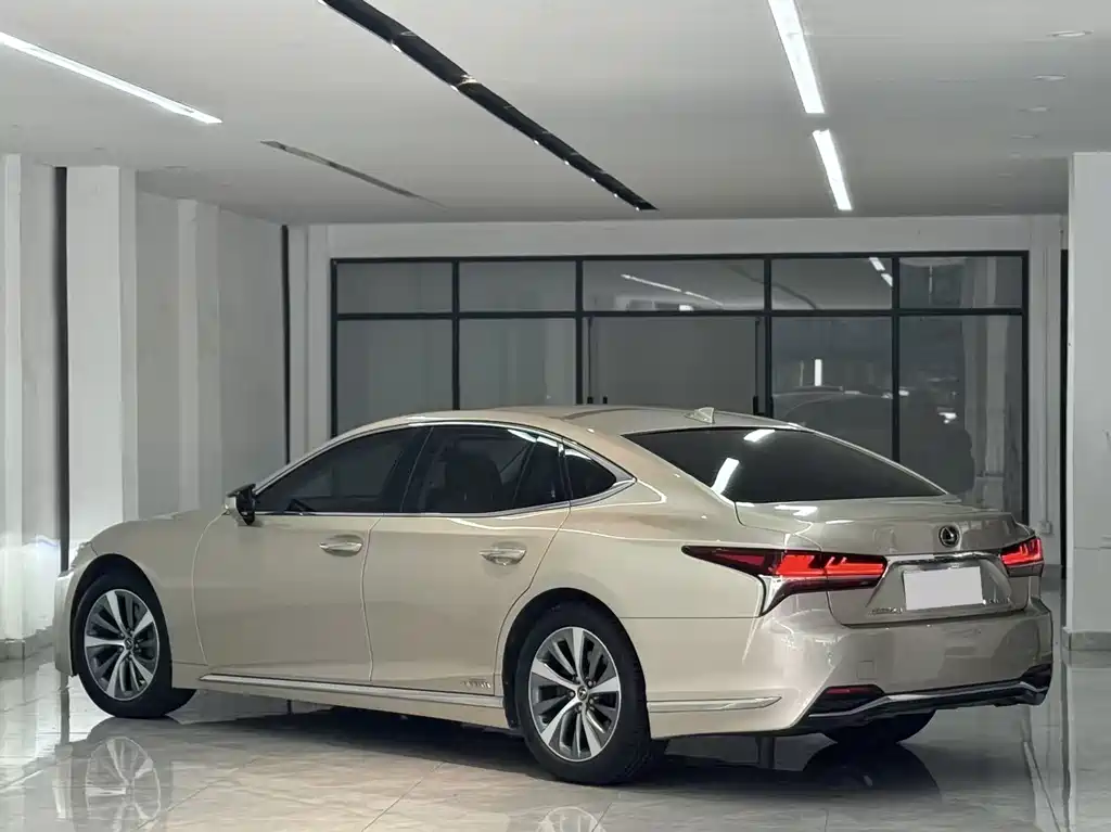 Lexus LS 2018 — фото 9