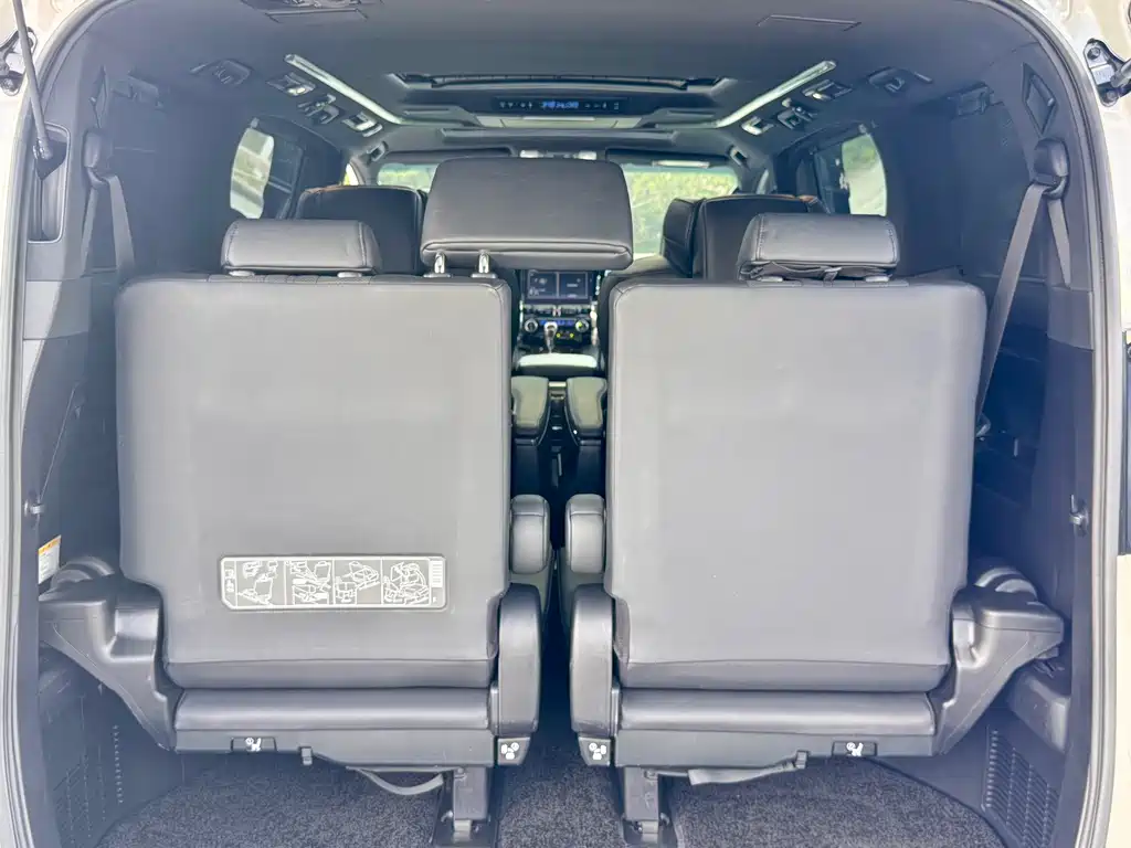 Toyota Alphard 2022 — фото 14