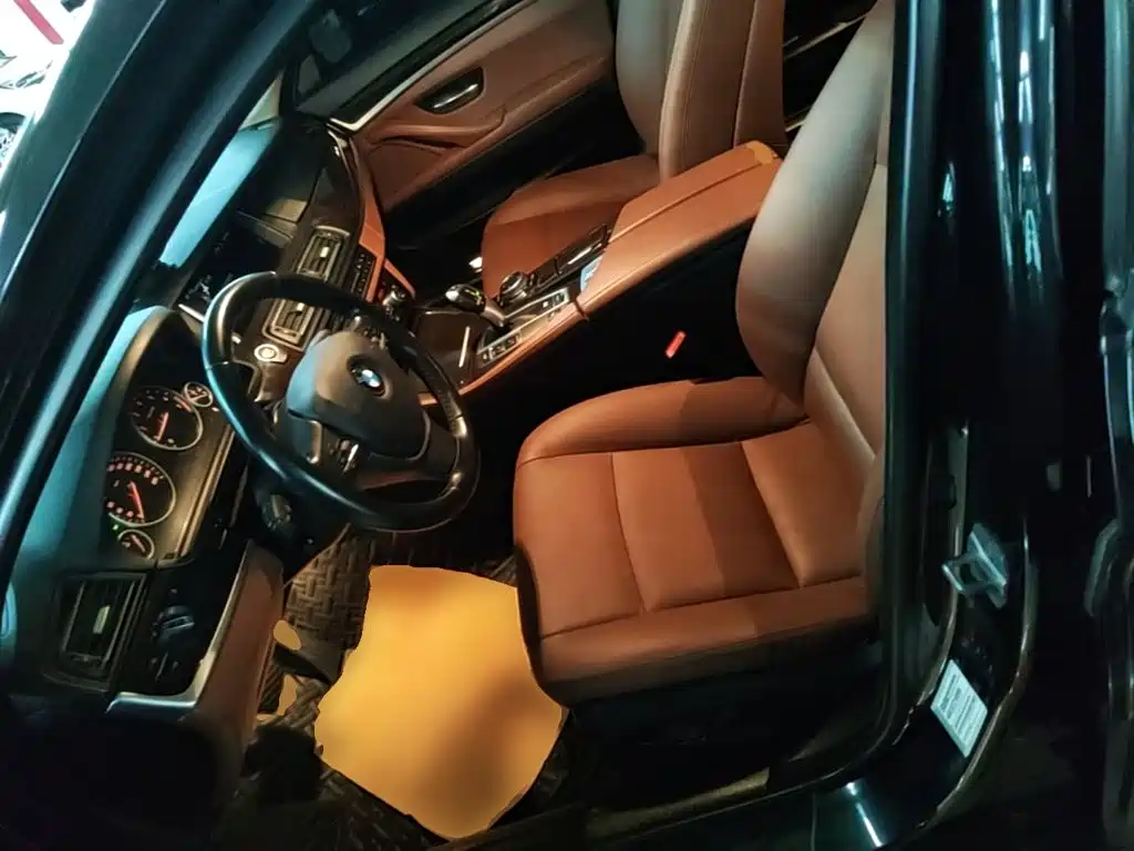 BMW 5 Series 2015 — фото 15