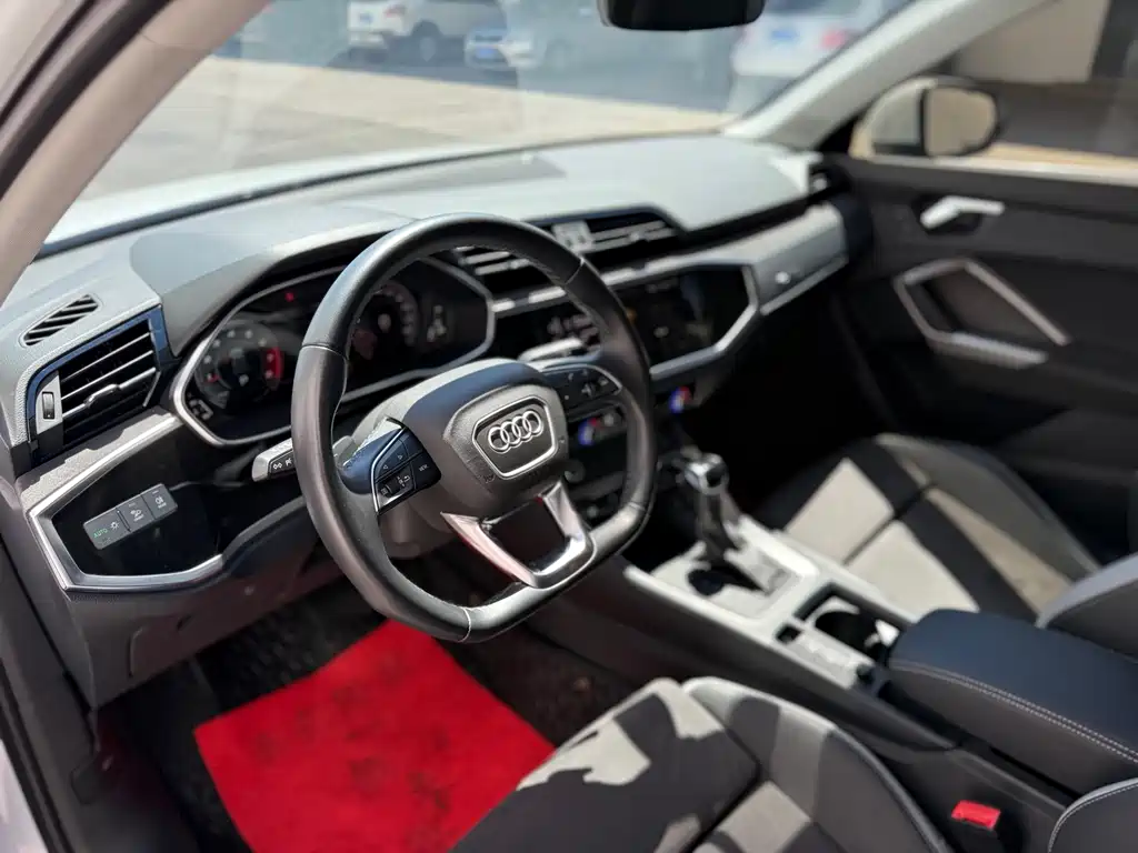 Audi Q3 2023 — фото 12