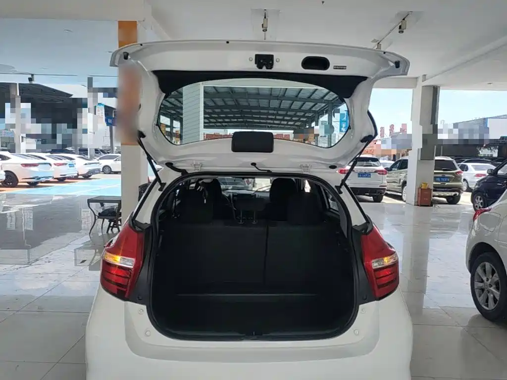 Toyota Yaris L 2016 — фото 19