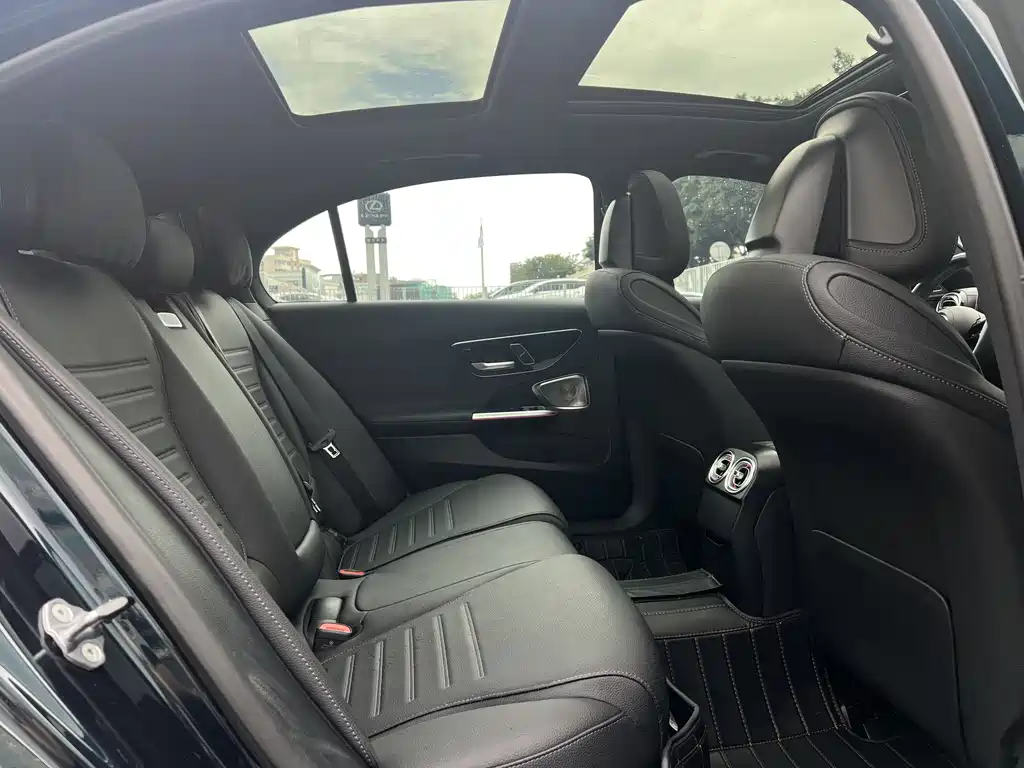 Mercedes-Benz C-Class 2023 — фото 13