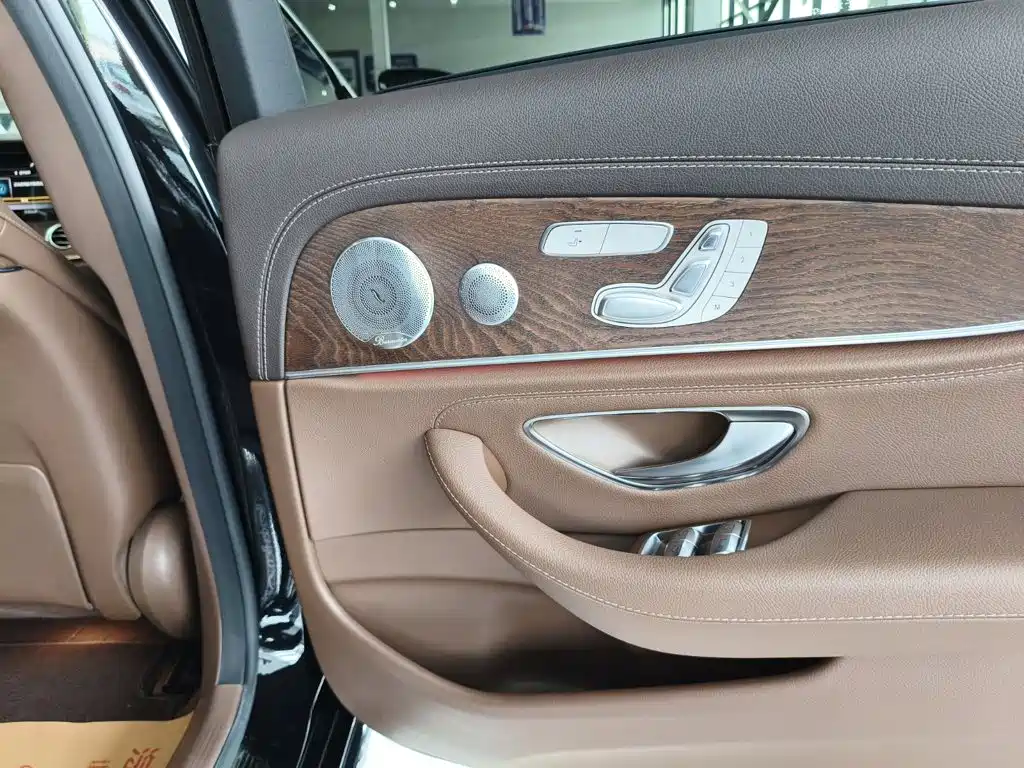 Mercedes-Benz E-Class 2019 — фото 14