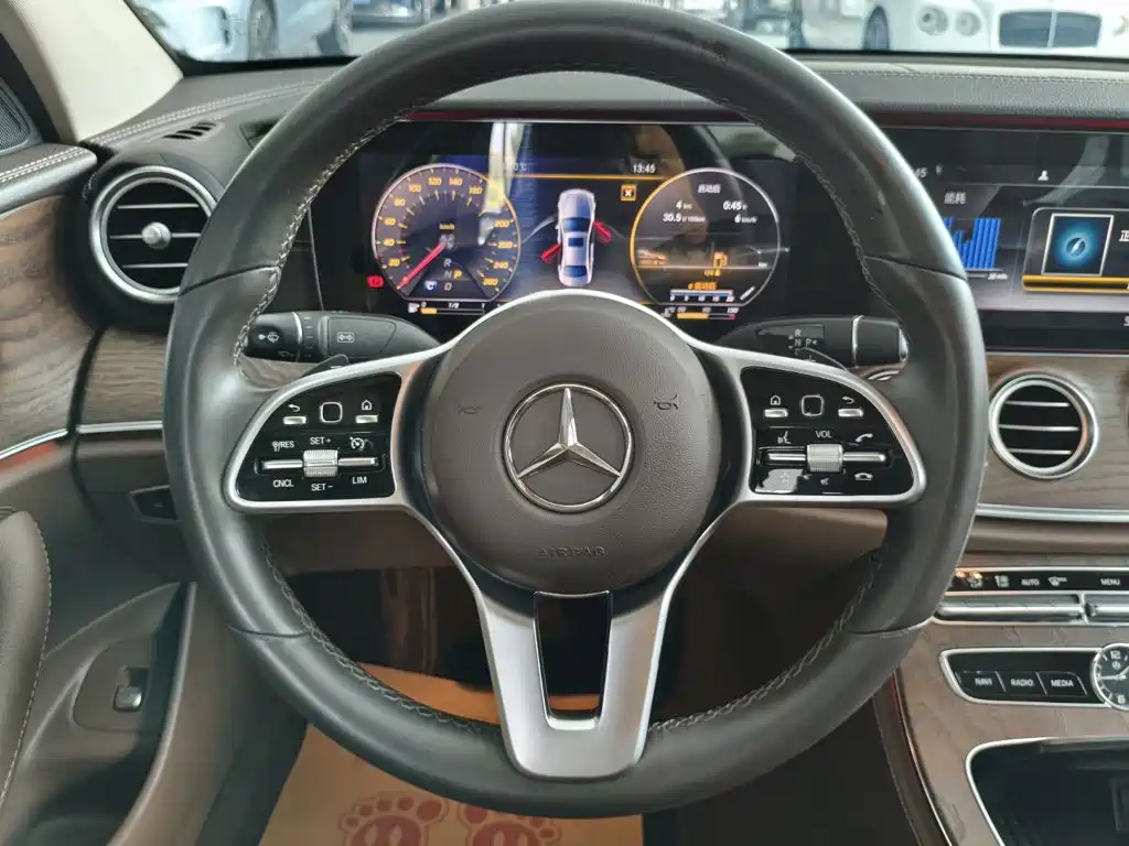 Mercedes-Benz E-Class 2019 — фото 9