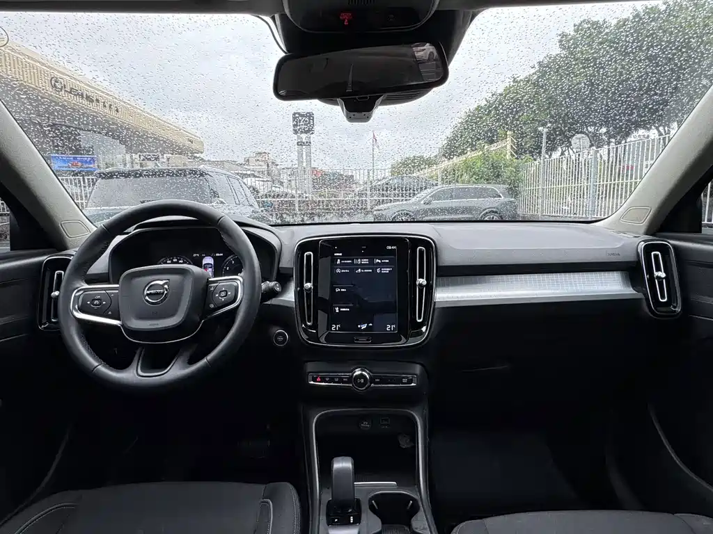 Volvo XC40 2022 — фото 22