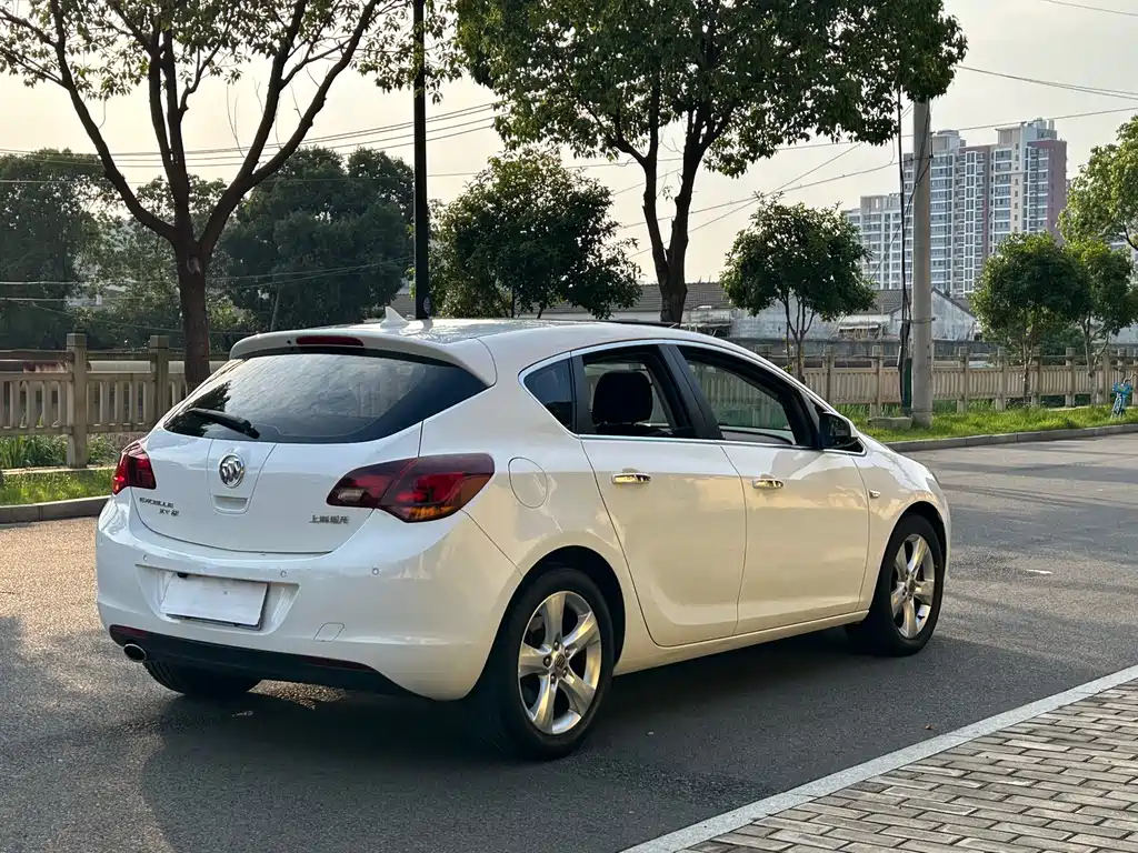Buick Excelle 2013 — фото 17