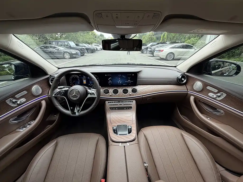 Mercedes-Benz E-Class 2023 — фото 11
