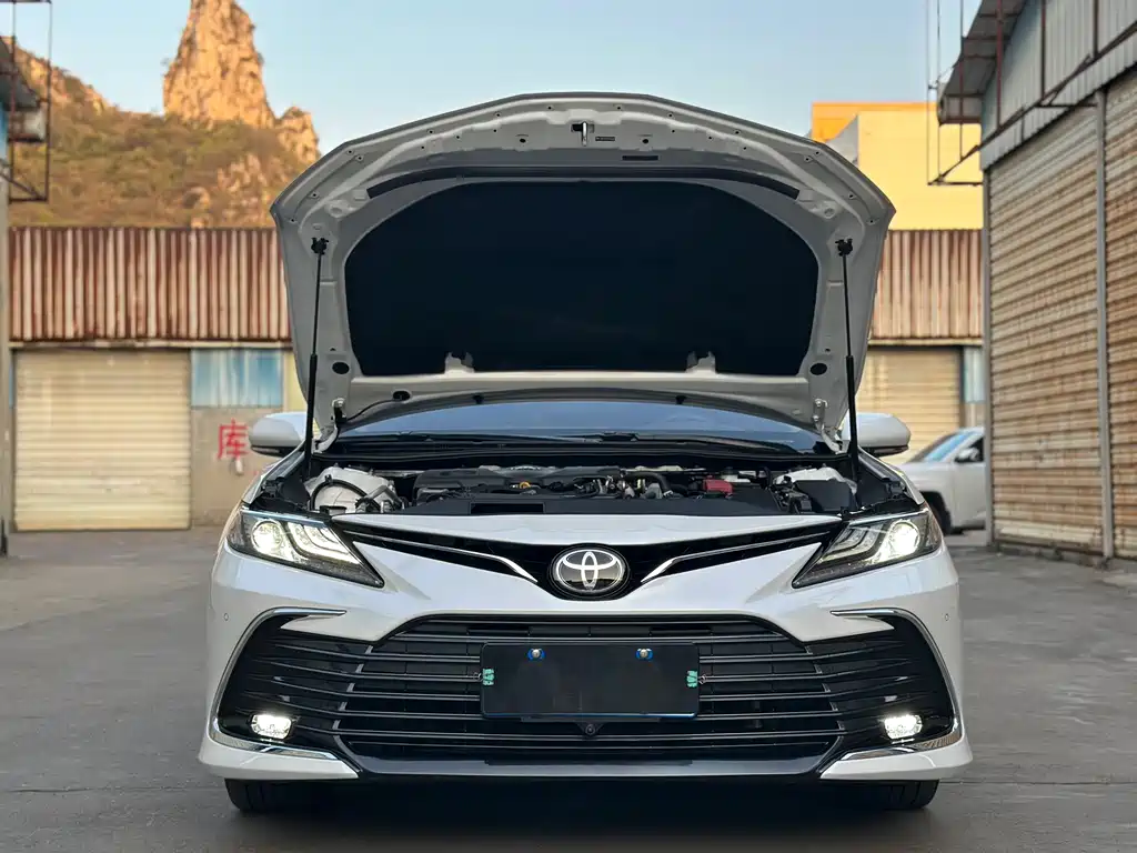 Toyota Camry 2023 — фото 9