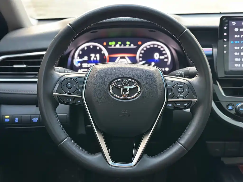 Toyota Camry 2023 — фото 20