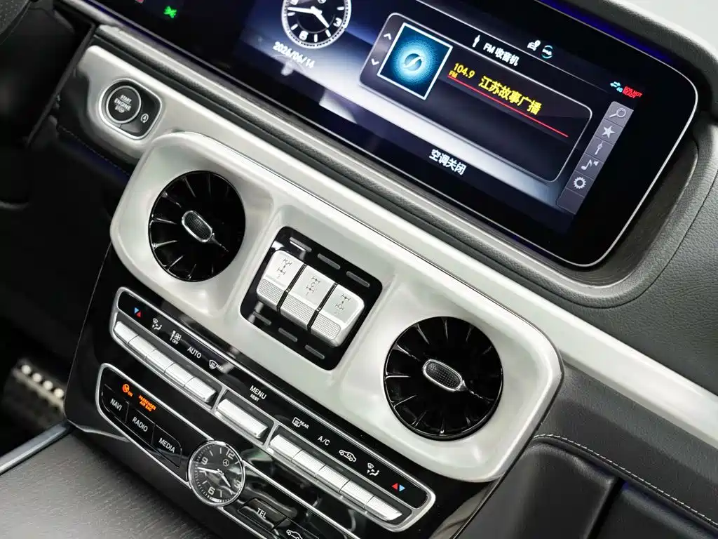 Mercedes-Benz G-Class 2023 — фото 16