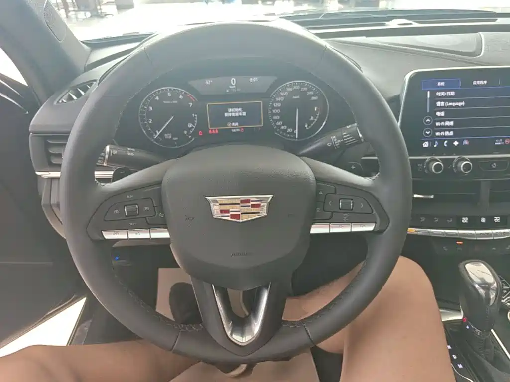 Cadillac CT4 2023 — фото 11