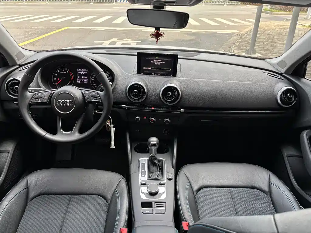 Audi A3 2018 — фото 11