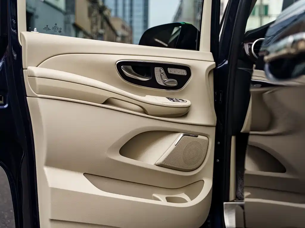 Mercedes-Benz V-Class 2018 — фото 8