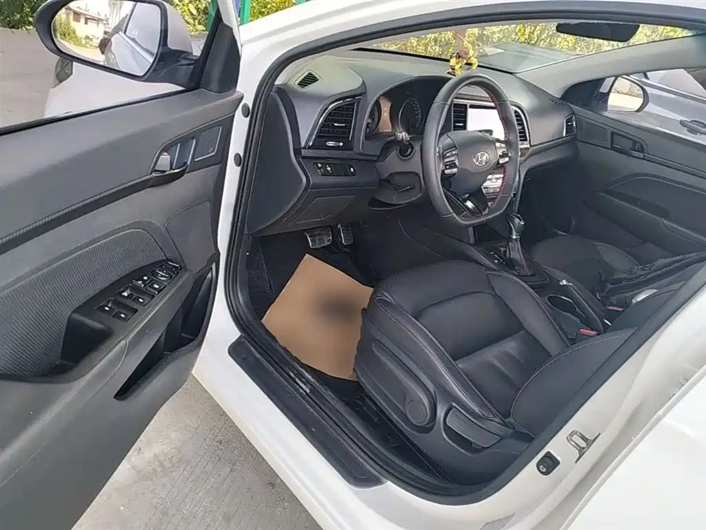 Hyundai Elantra 2018 — фото 16