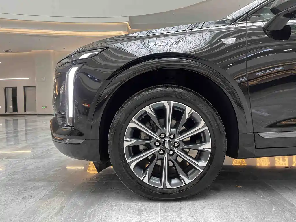 Cadillac XT5 2025 — фото 15