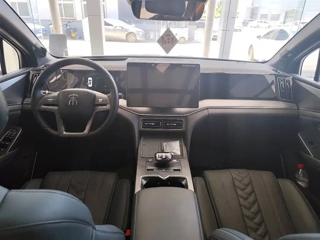 BYD L DM-i 2025 — фото 8