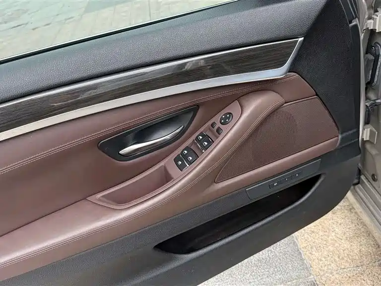 BMW 5 Series 2016 — фото 10
