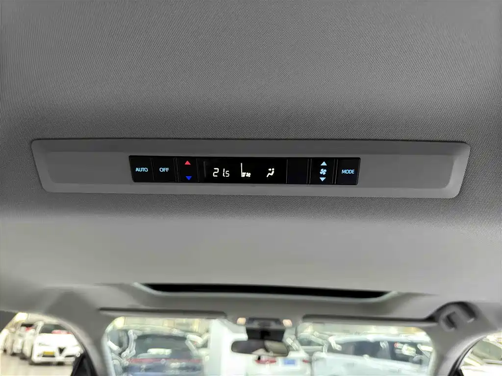 Toyota Sienna 2022 — фото 10