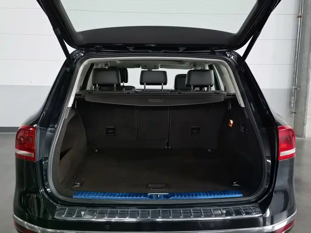 Volkswagen Touareg 2017 — фото 16
