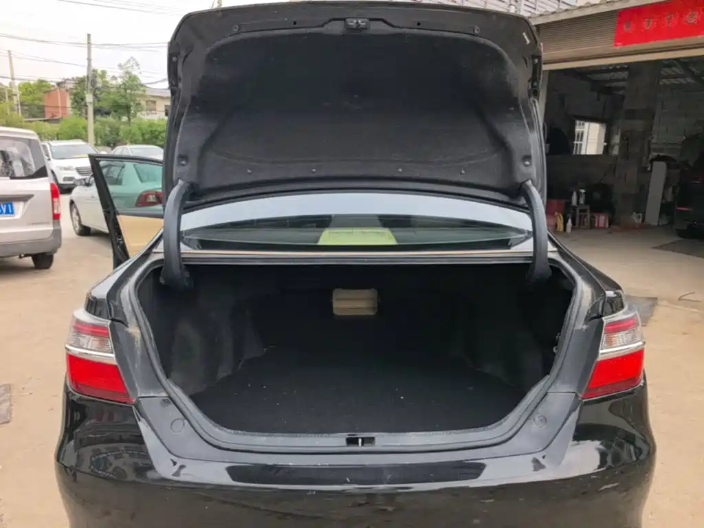 Toyota Camry 2016 — фото 19