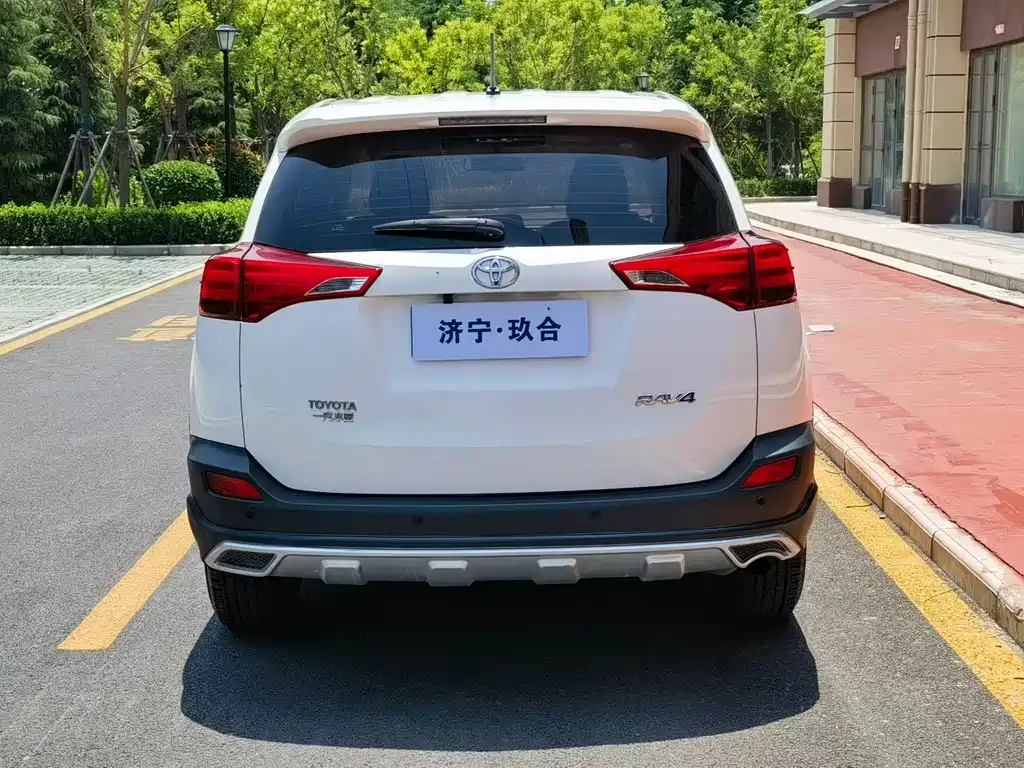 Toyota RAV4 2014