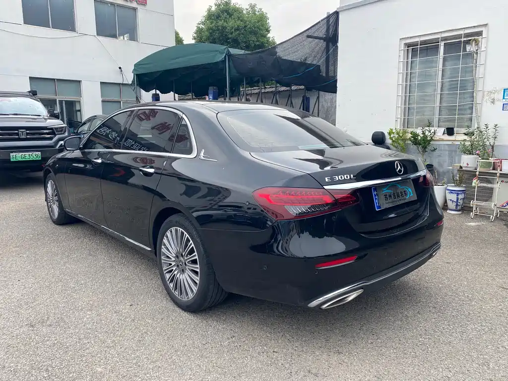 Mercedes-Benz E-Class 2023 — фото 7