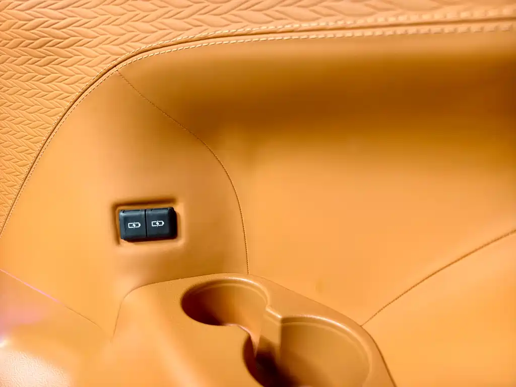 Toyota Granvia — фото 33