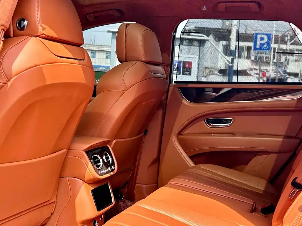 Bentley Bentayga 2022 — фото 9