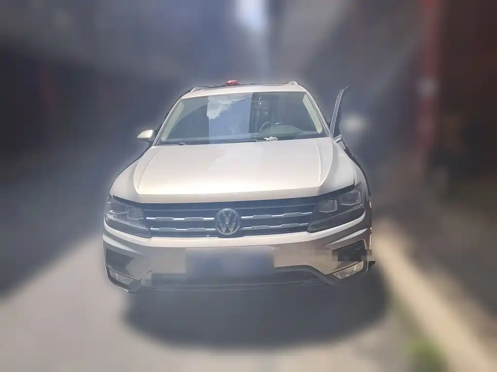 Volkswagen Tiguan L 2017 — фото 3
