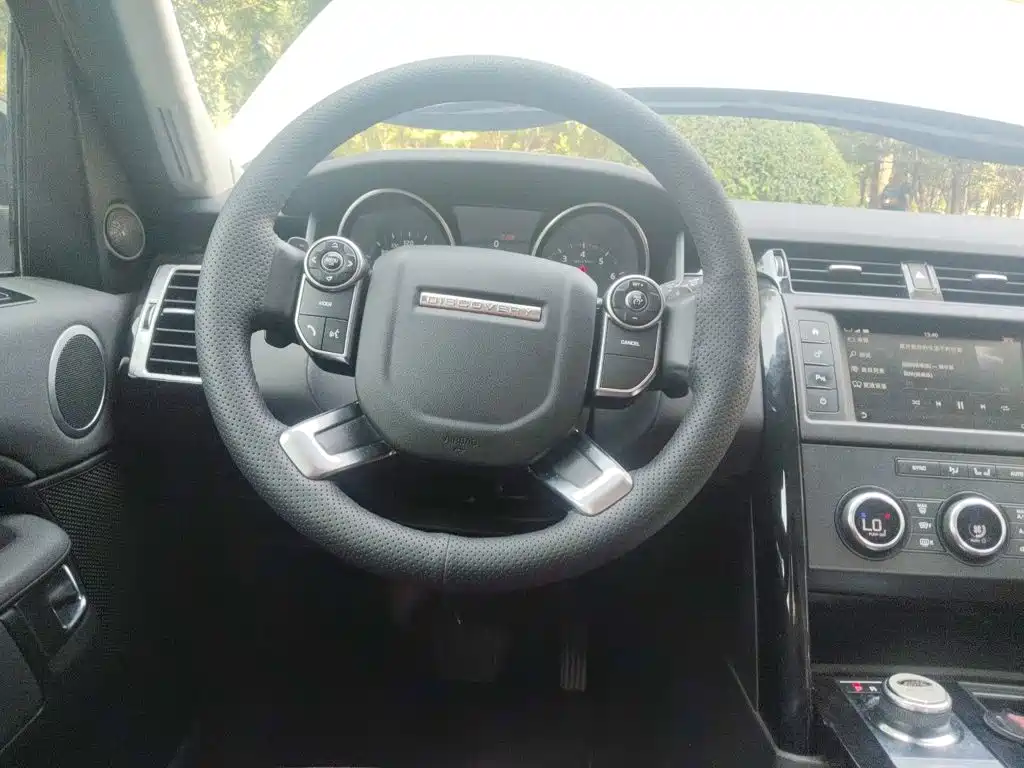 Land Rover Discovery 2017 — фото 11