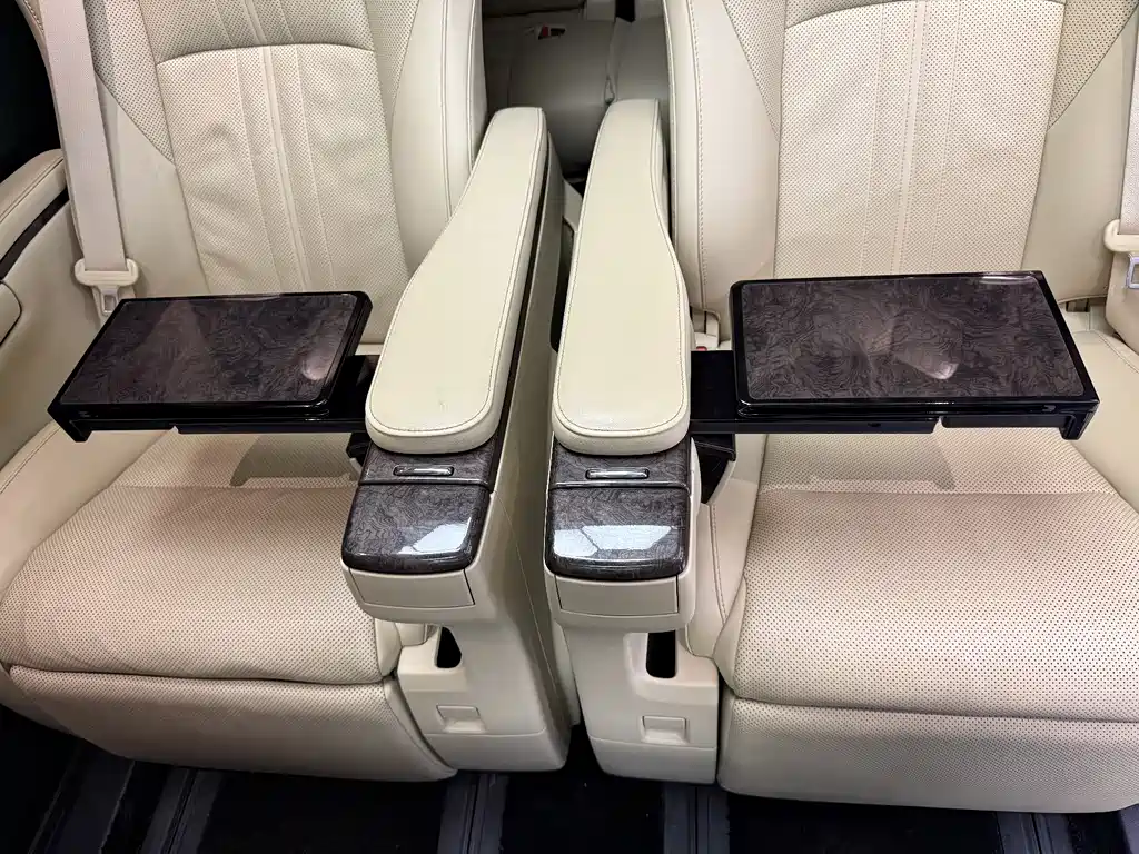 Toyota Alphard 2023 — фото 16