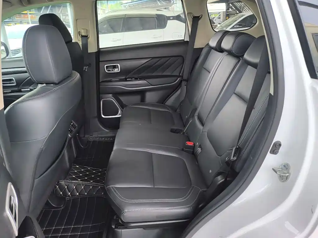 Mitsubishi Outlander 2019 — фото 17