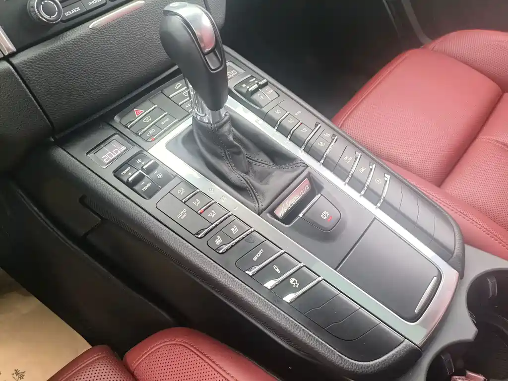 Porsche Macan 2017 — фото 10