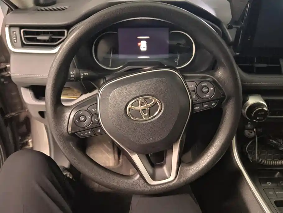 Toyota RAV4 2021 — фото 15