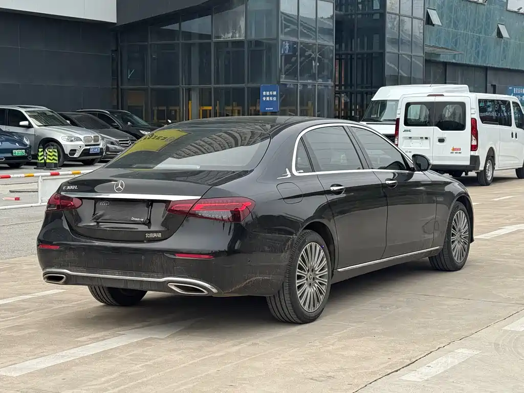 Mercedes-Benz E-Class 2023 — фото 4