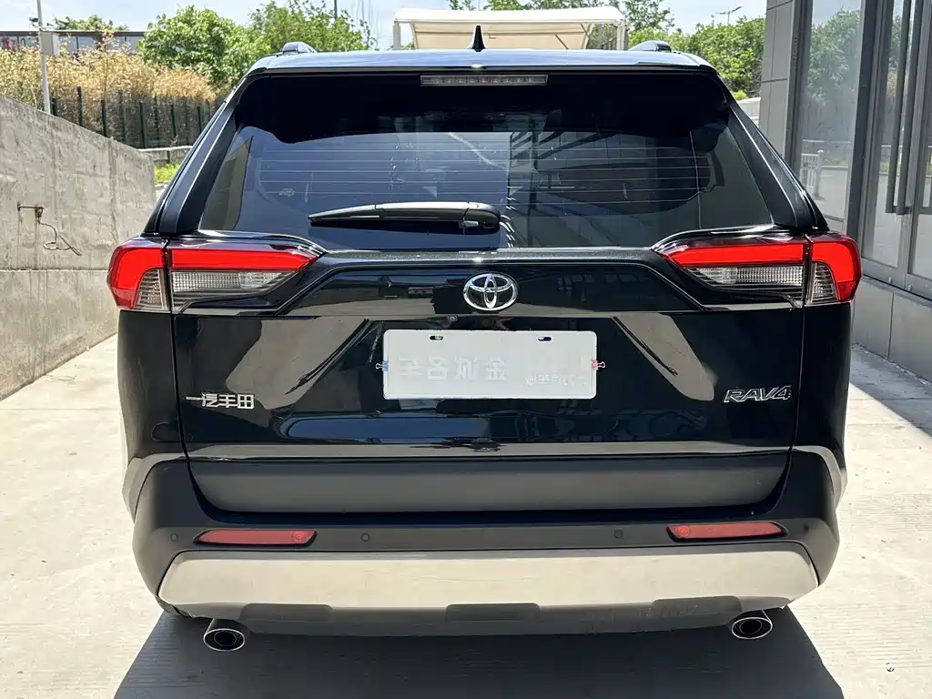 Toyota RAV4 2024 — фото 14