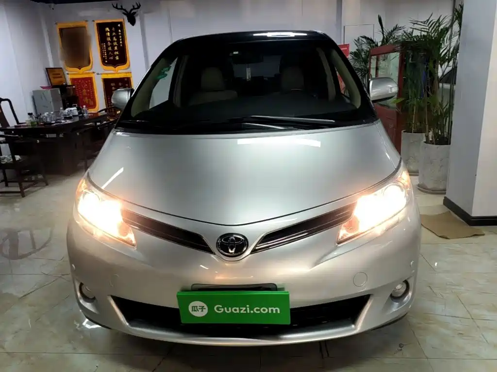 Toyota Previa 2015 — фото 3