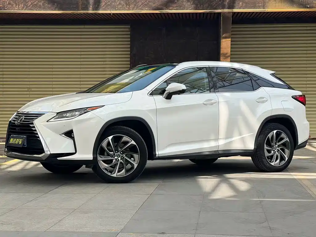 Lexus RX 2018 — фото 1