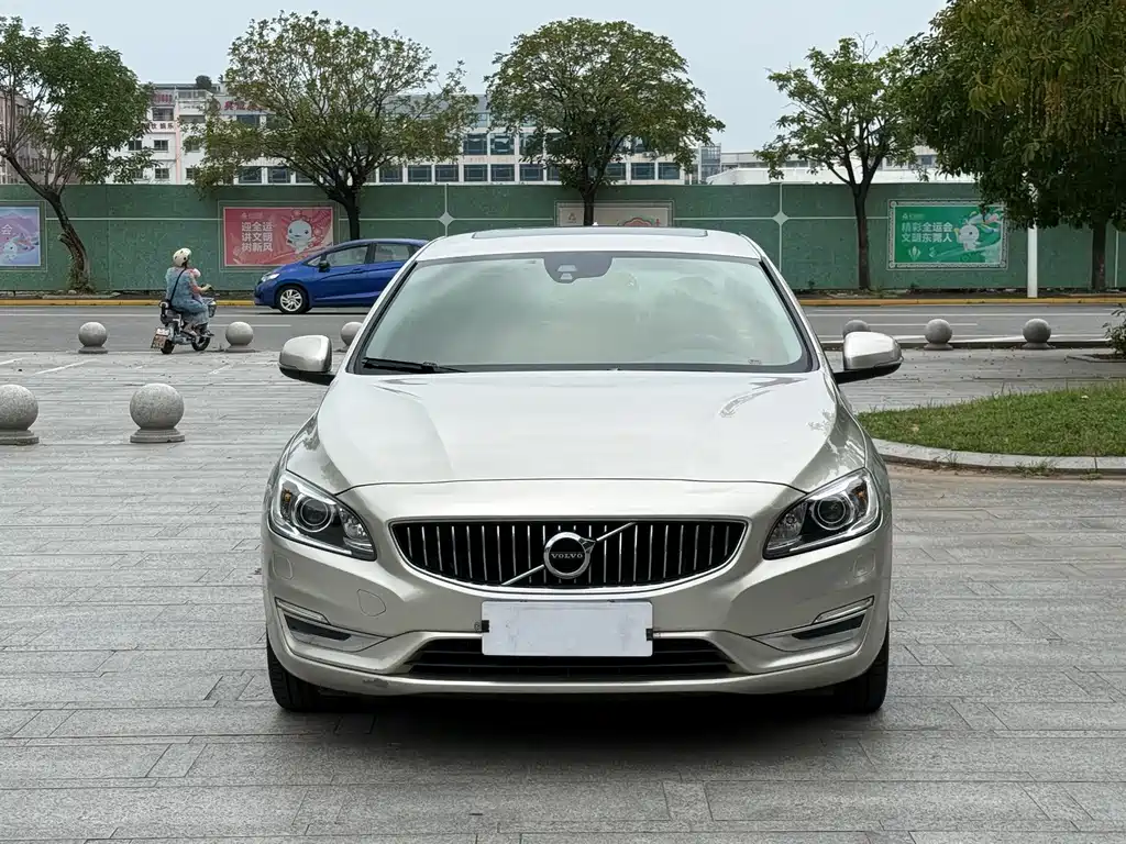 Volvo S60 2018 — фото 2