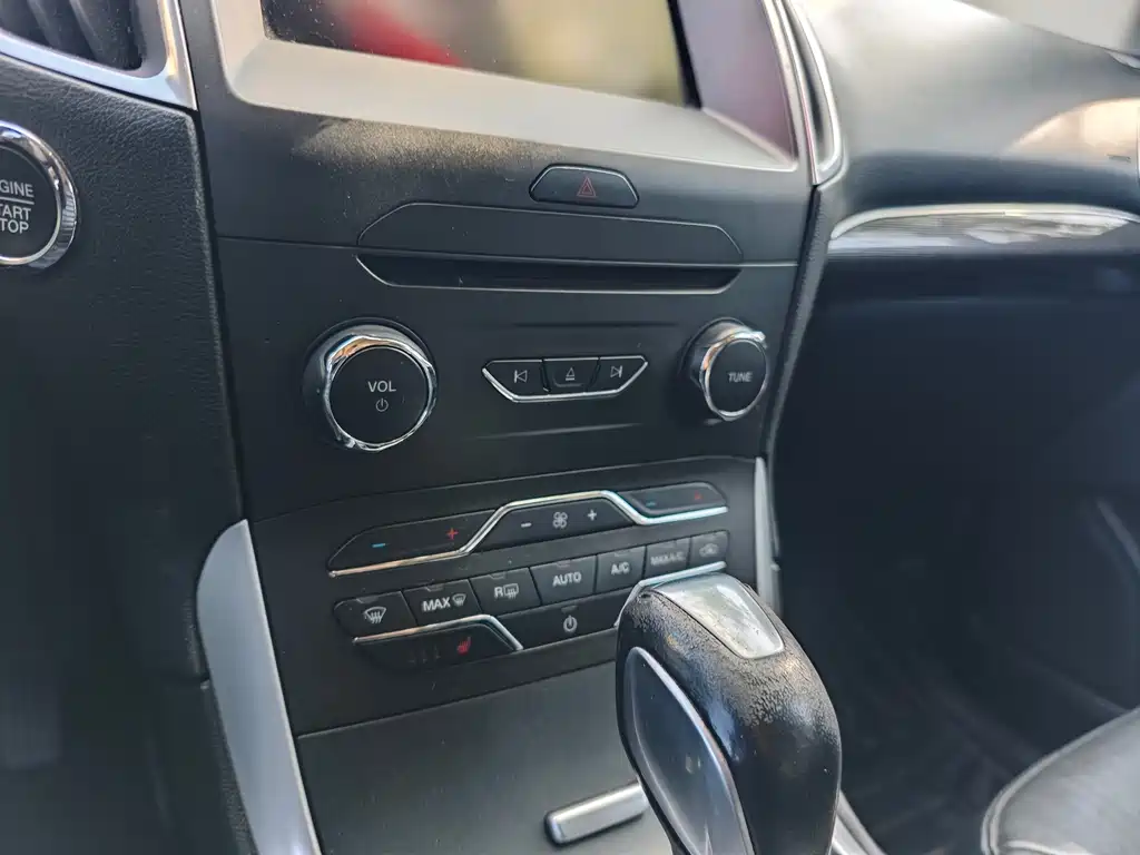 Ford Edge 2016 — фото 15
