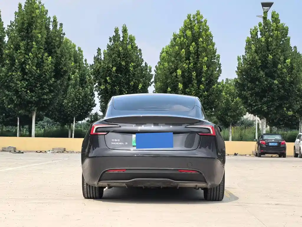Tesla Model 3 2025 — фото 19