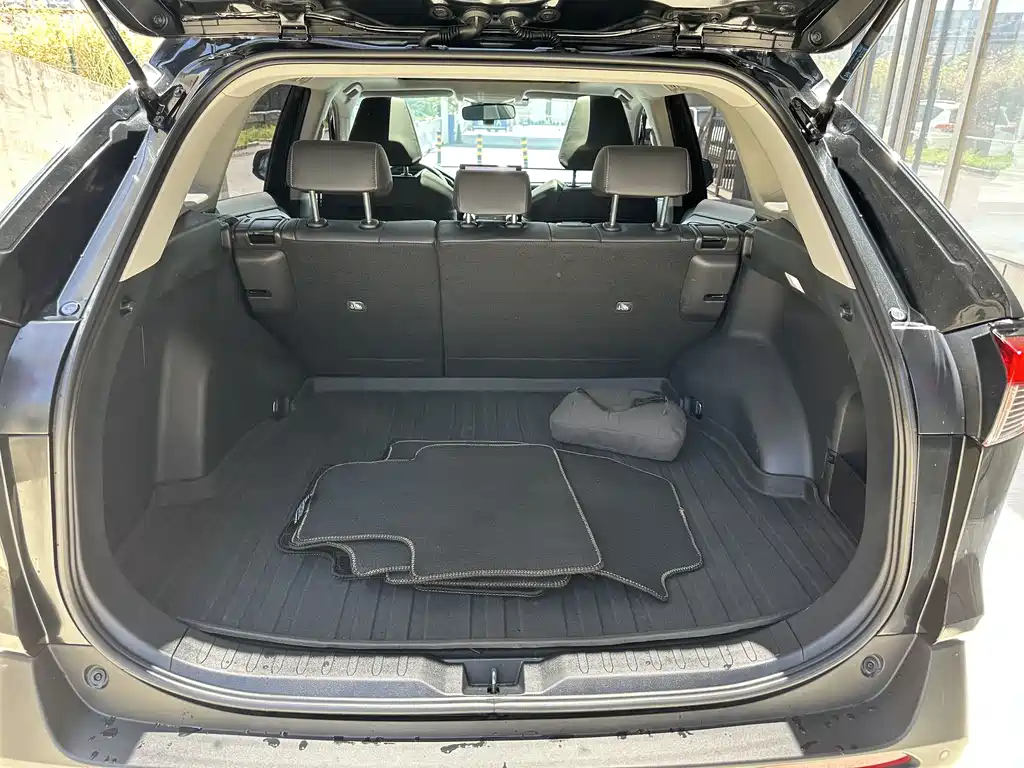 Toyota RAV4 2024 — фото 11